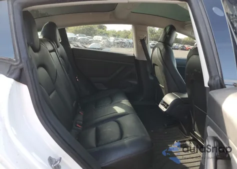 2020 Tesla Model 3 z USA, uszkodzony, nr VIN 5YJ3E1EA6LF590636